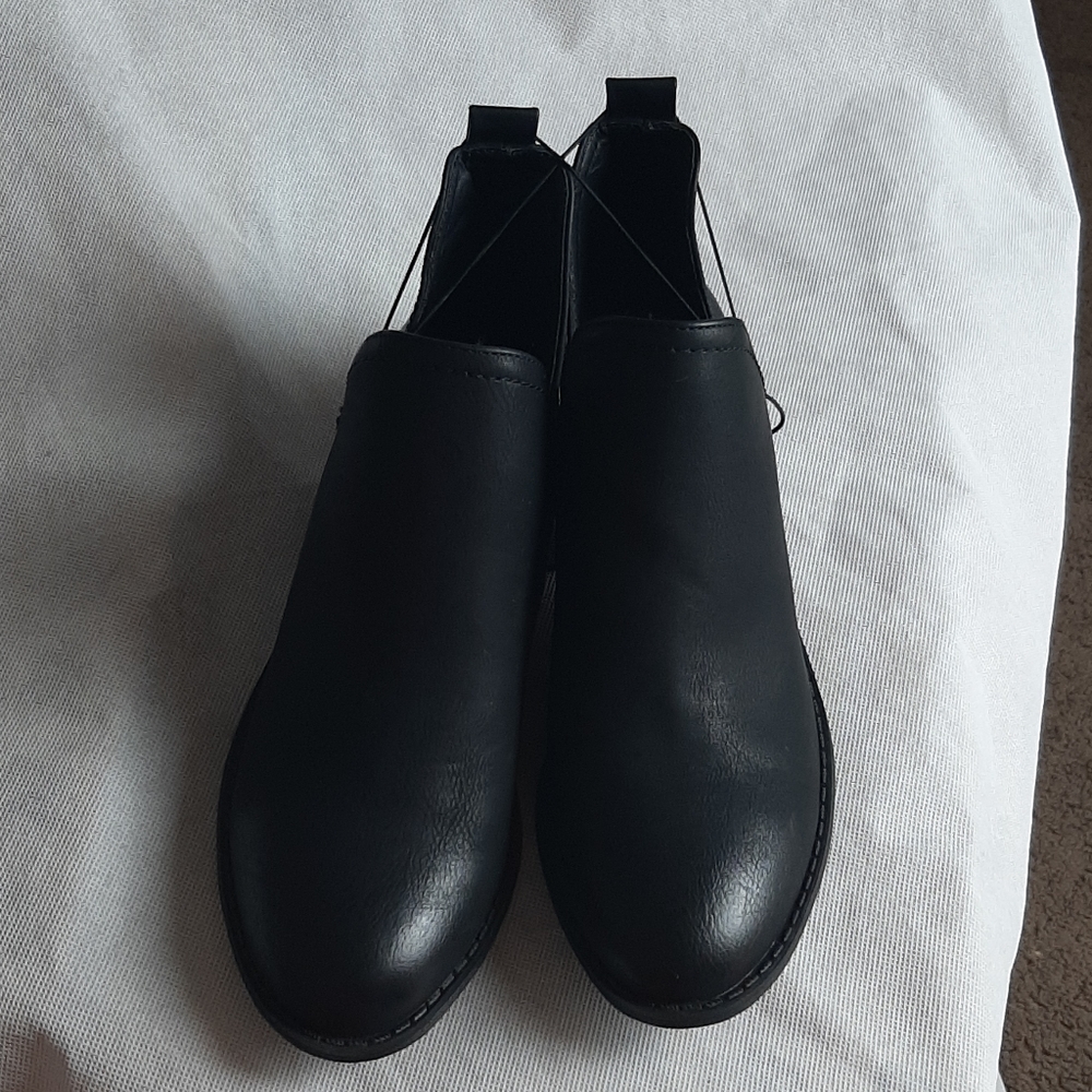 Universal thread women black ankle boot